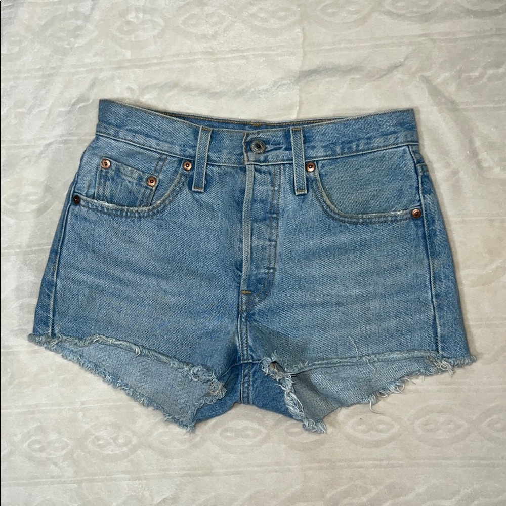 Levi’s 501 button fly shorts W24‎
